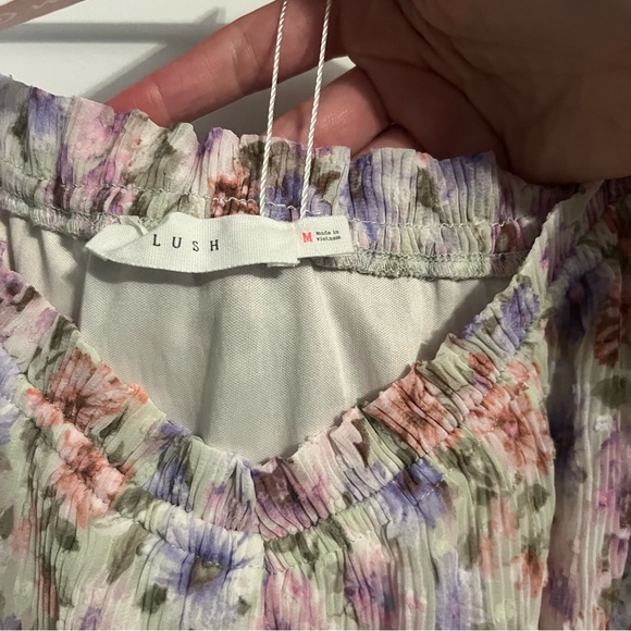 NWT Lush Floral Blouse Size M - Picture 3 of 4